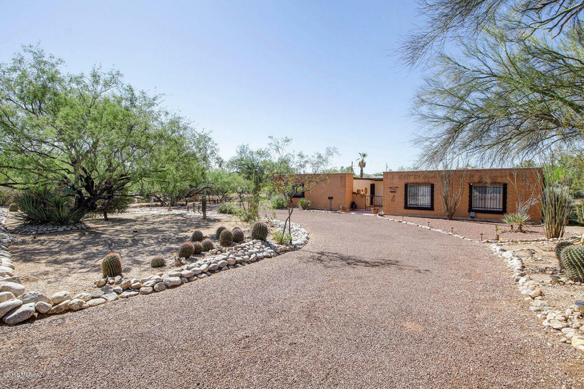 Property Photo:  2025 W Ina Road  AZ 85704 