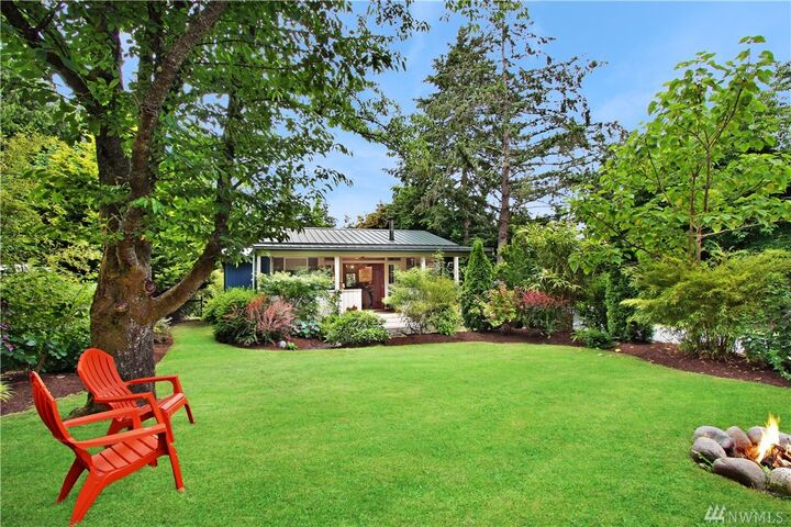 Property Photo:  7573 NE Emerald Wy  WA 98110 
