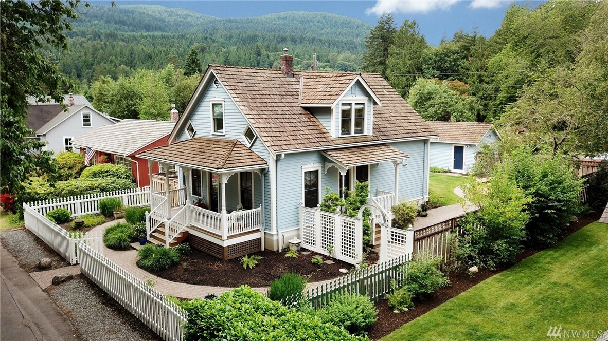 Property Photo: 8425 309th Place SE WA 98027