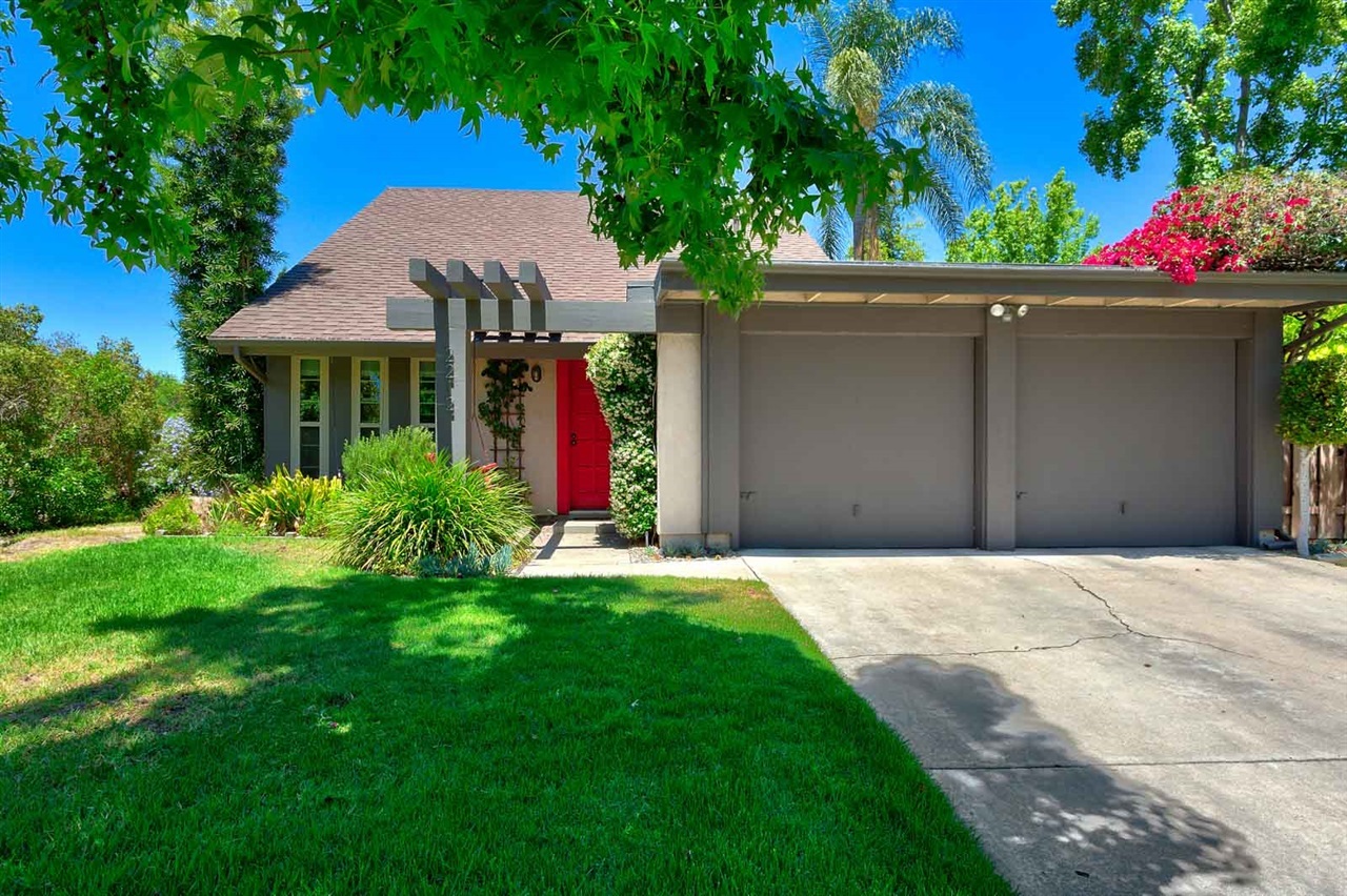 Property Photo: 2212 Knollview Ln CA 91977
