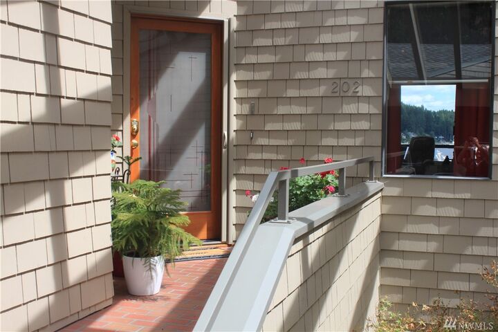 Property Photo:  8915 N Harborview Dr 202  WA 98332 
