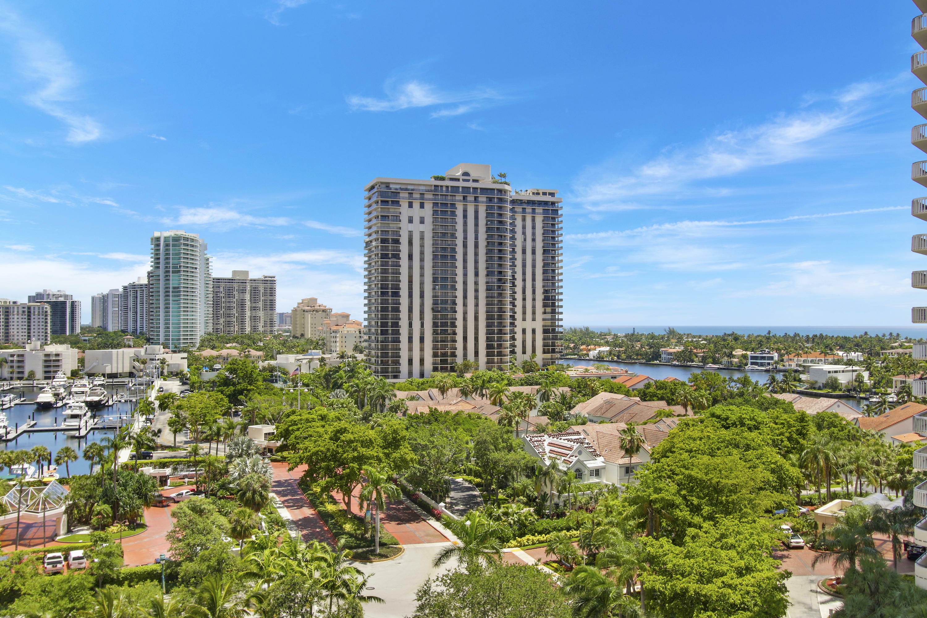 Property Photo: 19400 Turnberry Way 811 FL 33180