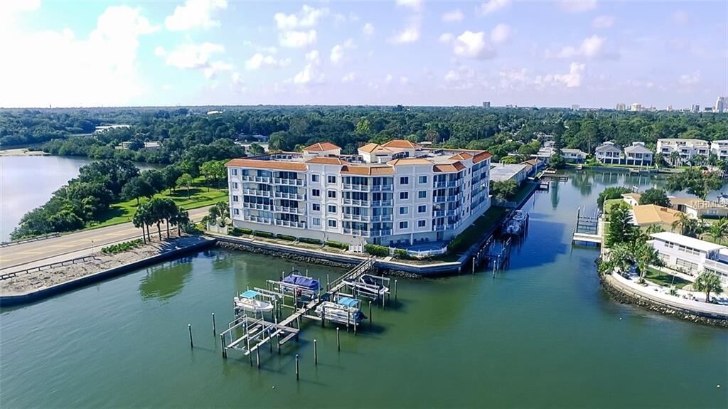 Property Photo:  1860 N Fort Harrison Avenue 304  FL 33755 