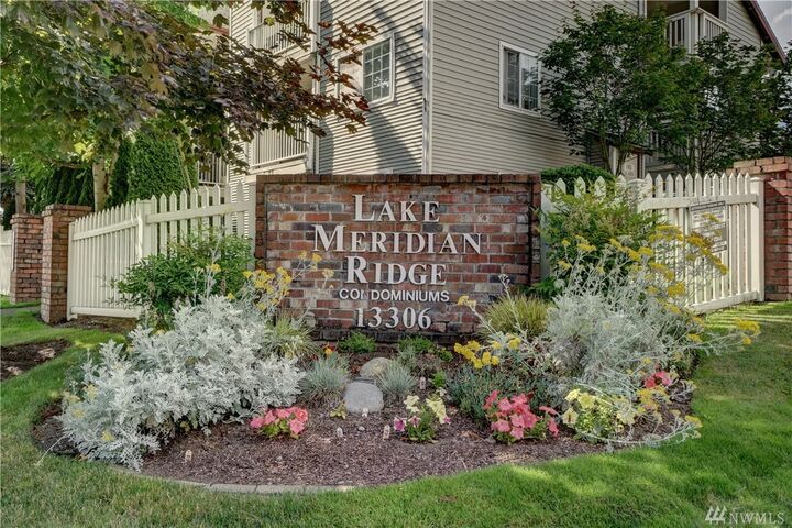 Property Photo: 13306 SE 272nd St I202 WA 98042