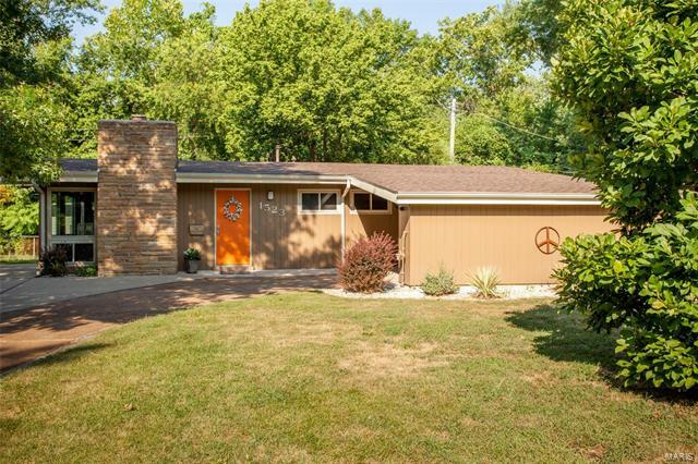 Property Photo: 1523 Ridgewood Drive 63126