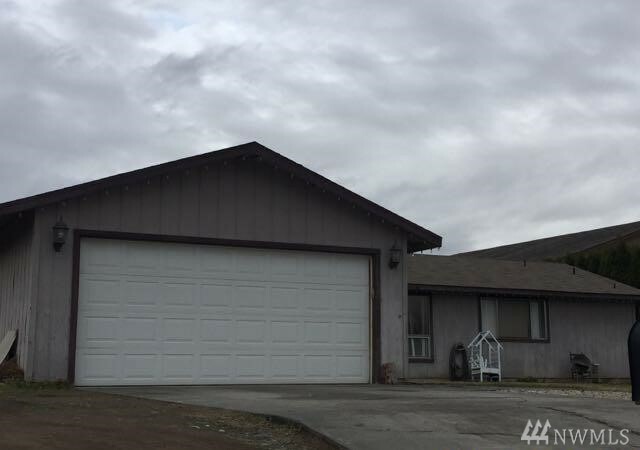 Property Photo:  45 Ridge Dr  WA 98823 