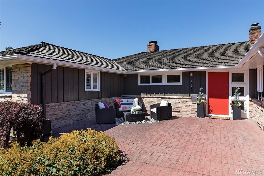 Property Photo: 1923 31st Ave W WA 98199