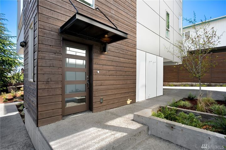 Property Photo: 2307 W Raye St WA 98199