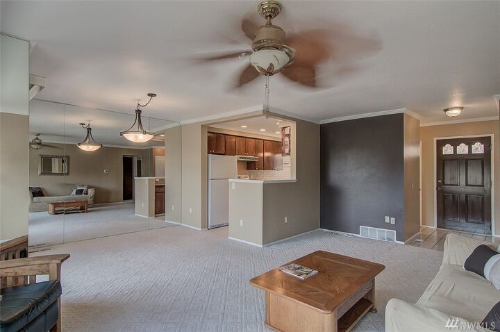 Property Photo: 10711 Glenacres Dr S WA 98168