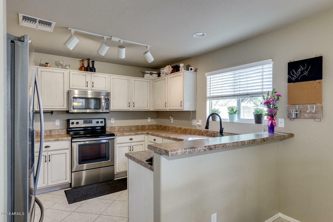 Property Photo:  31339 N Blackfoot Drive  AZ 85143 