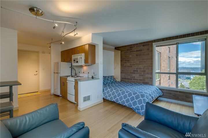 Property Photo:  905  Cherry Street 606  WA 98104 