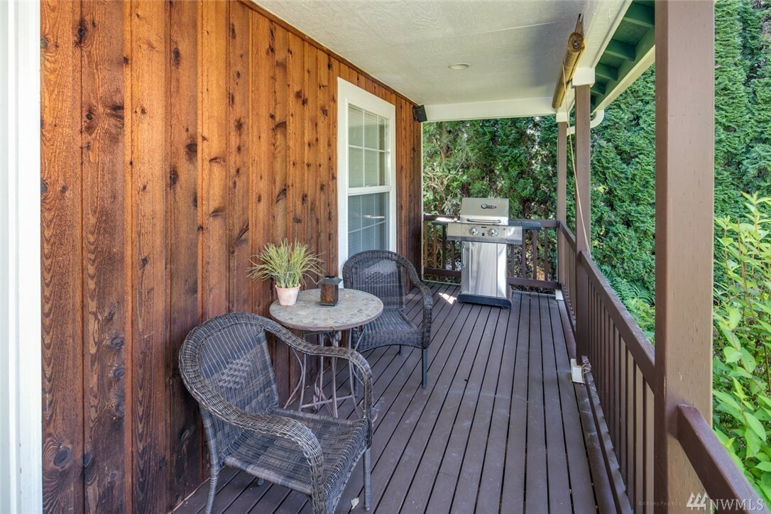 Property Photo:  460 Hilltop Dr  WA 98284 