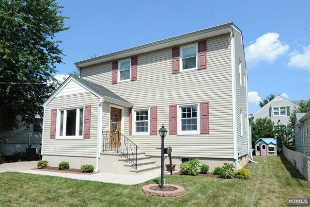 Property Photo:  15 Oak Place  NJ 07506 