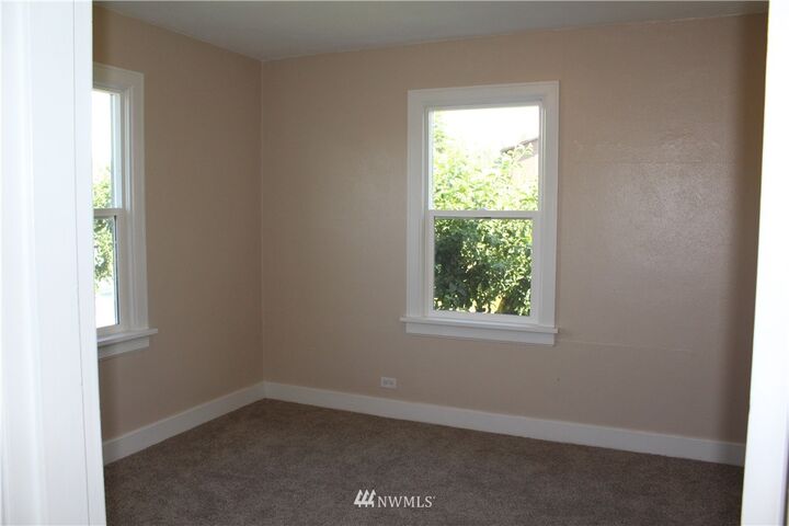 Property Photo:  160 Maple Street  WA 98612 