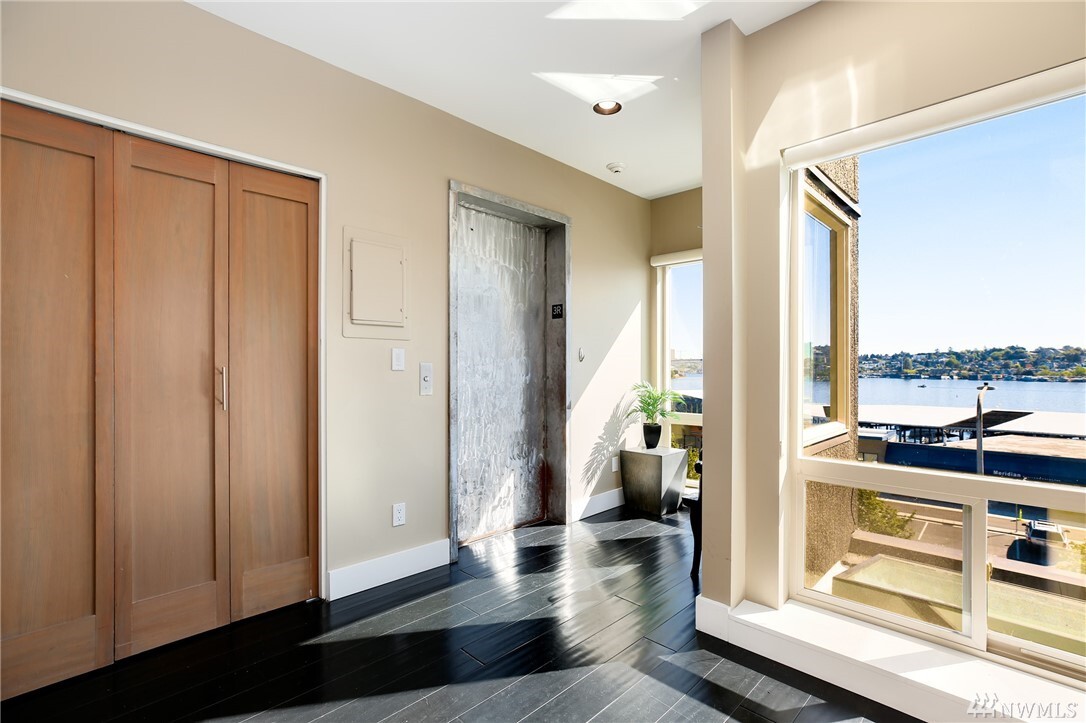 Property Photo: 2111 Westlake Ave N 301 WA 98109