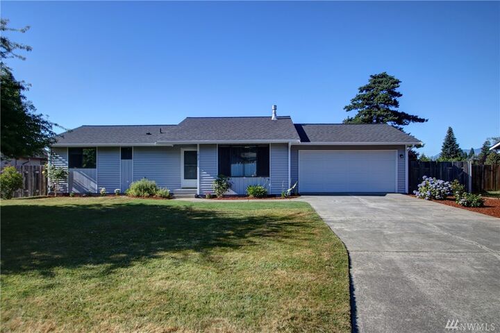 Property Photo:  1817 Sandalwood St  WA 98273 