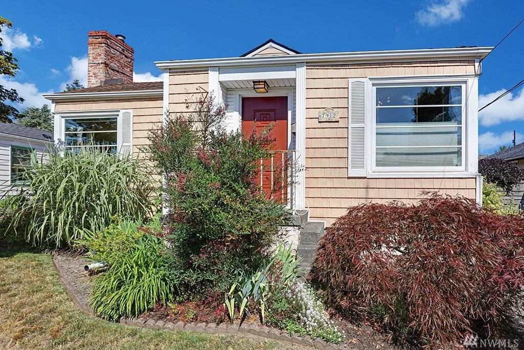 Property Photo: 7912 California Ave SW WA 98136