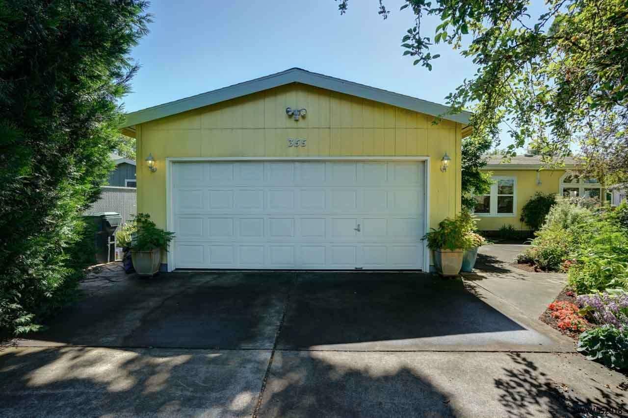 Property Photo: 355 S 3rd St OR 97352