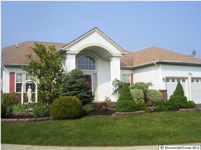 Property Photo:  18 Gascony Circle  NJ 08759 