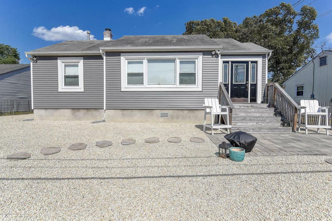 Property Photo:  18 Woodhaven Road  NJ 08753 