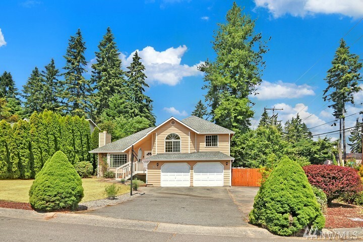 Property Photo:  426 NE 189th Ct  WA 98155 