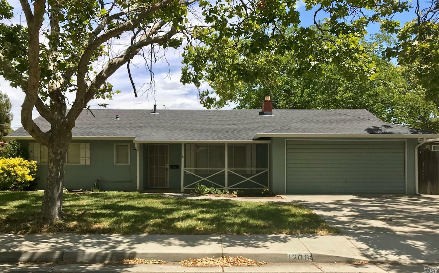 Property Photo: 1208 Lincoln Street CA 94533