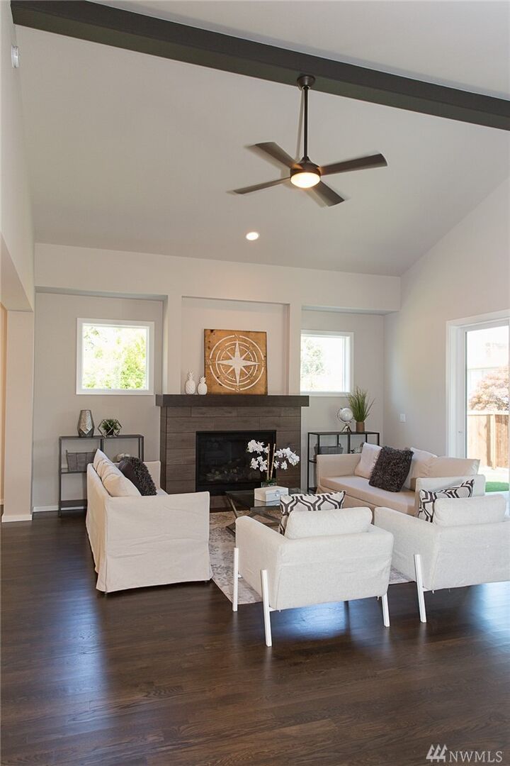Property Photo: 515 Pine St WA 98020