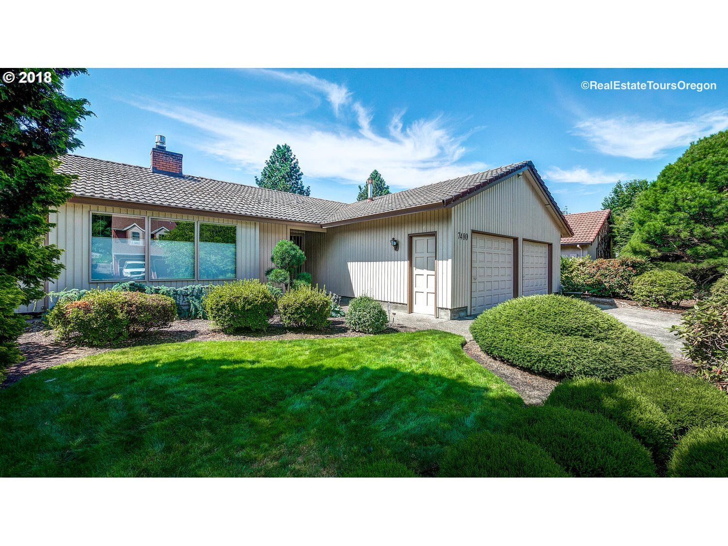 Property Photo:  7480 SE Michael Dr  OR 97222 