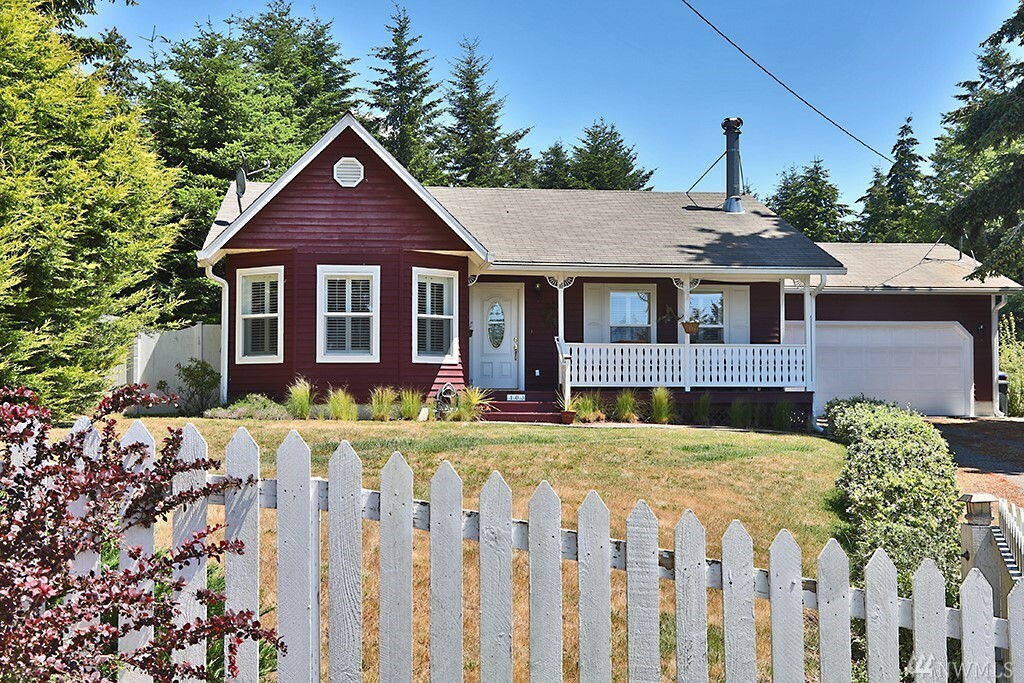 Property Photo:  103 NE Faris St  WA 98239 