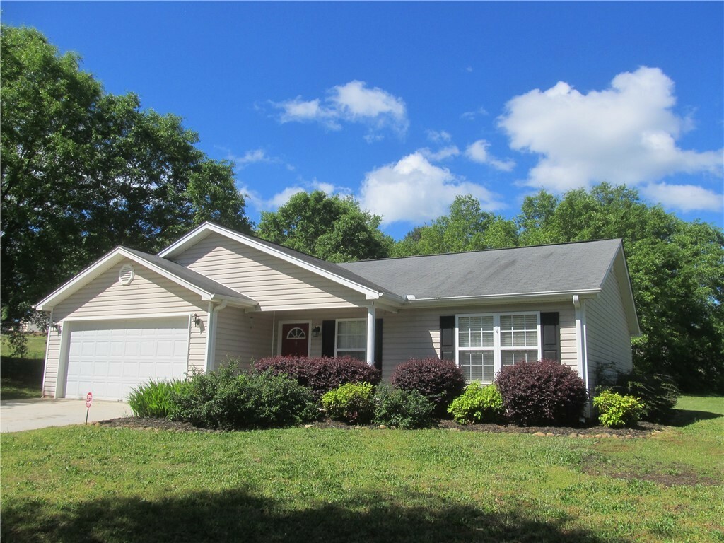 Property Photo: 115 Bridgeview Drive SC 29625
