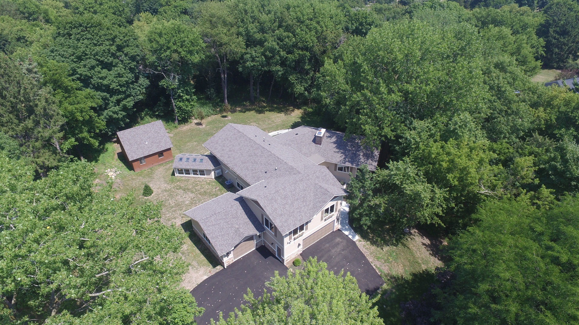 Property Photo: 466 Pinewoods Drive IL 60010