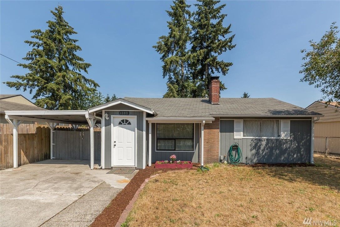 Property Photo:  1307 117th St S  WA 98444 