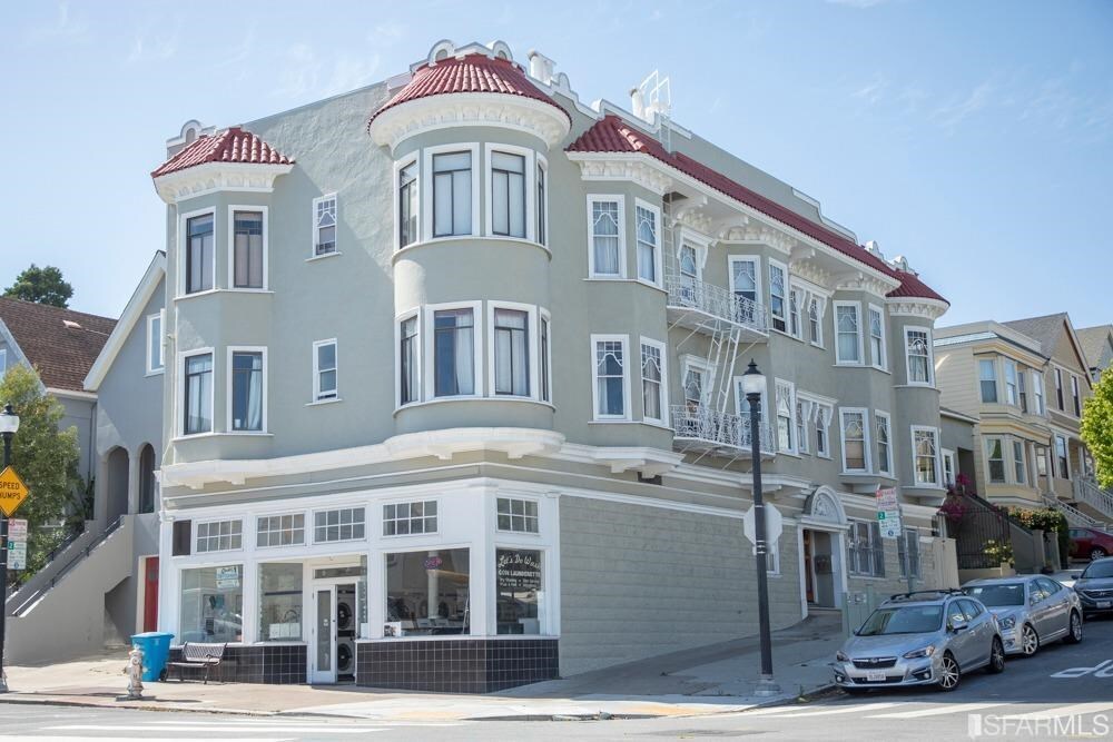 Property Photo:  886 Noe Street  CA 94114 