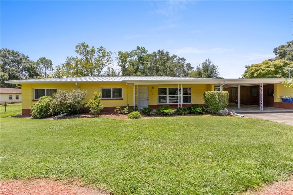 Property Photo: 3006 Lake Ellen Drive FL 33618