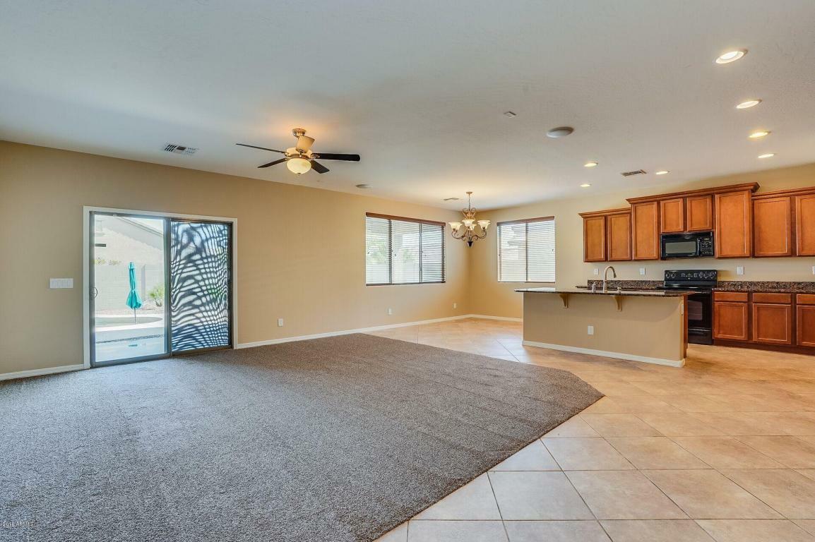 Property Photo:  774 W Desert Hills Drive  AZ 85143 