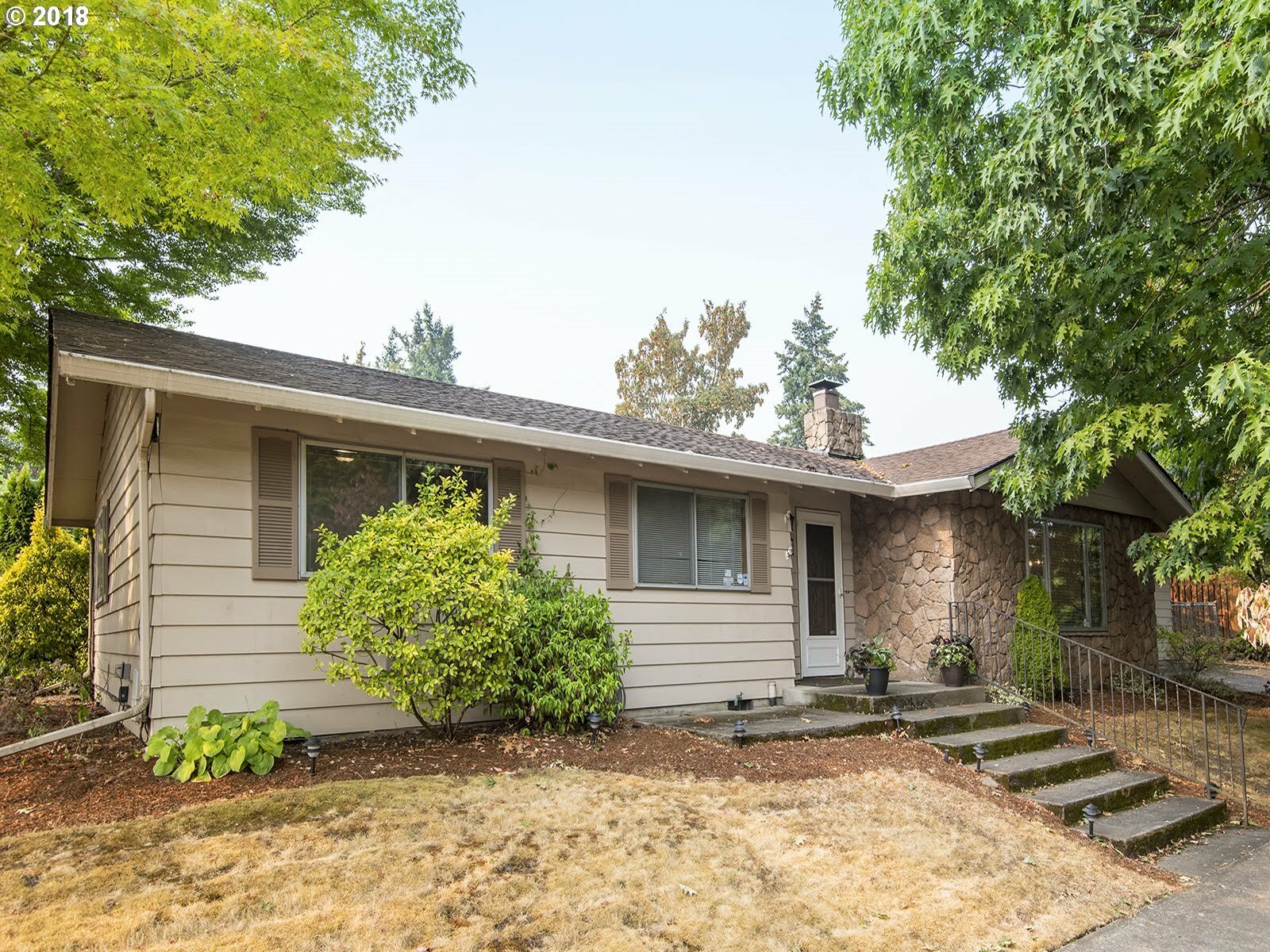 Property Photo:  6126 NE Klickitat St  OR 97213 