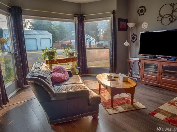 Property Photo:  1200 E 2nd St  WA 98537 