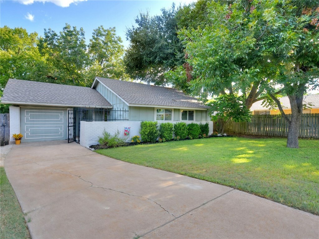 Property Photo:  305 Wood Bine Drive  TX 78745 