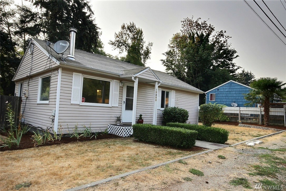 Property Photo: 10203 24th Ave SW WA 98146
