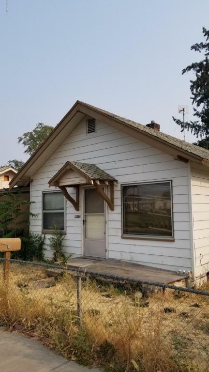 Property Photo:  1110 Fairbanks Ave  WA 98902 