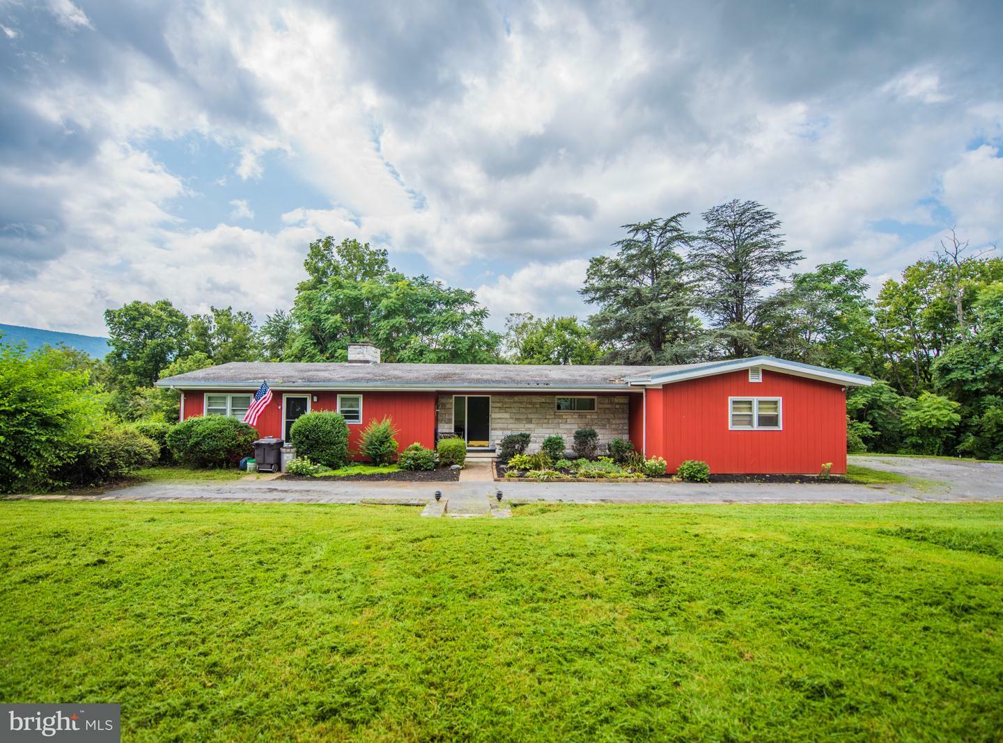 Property Photo:  349 Fort Street S  VA 22657 