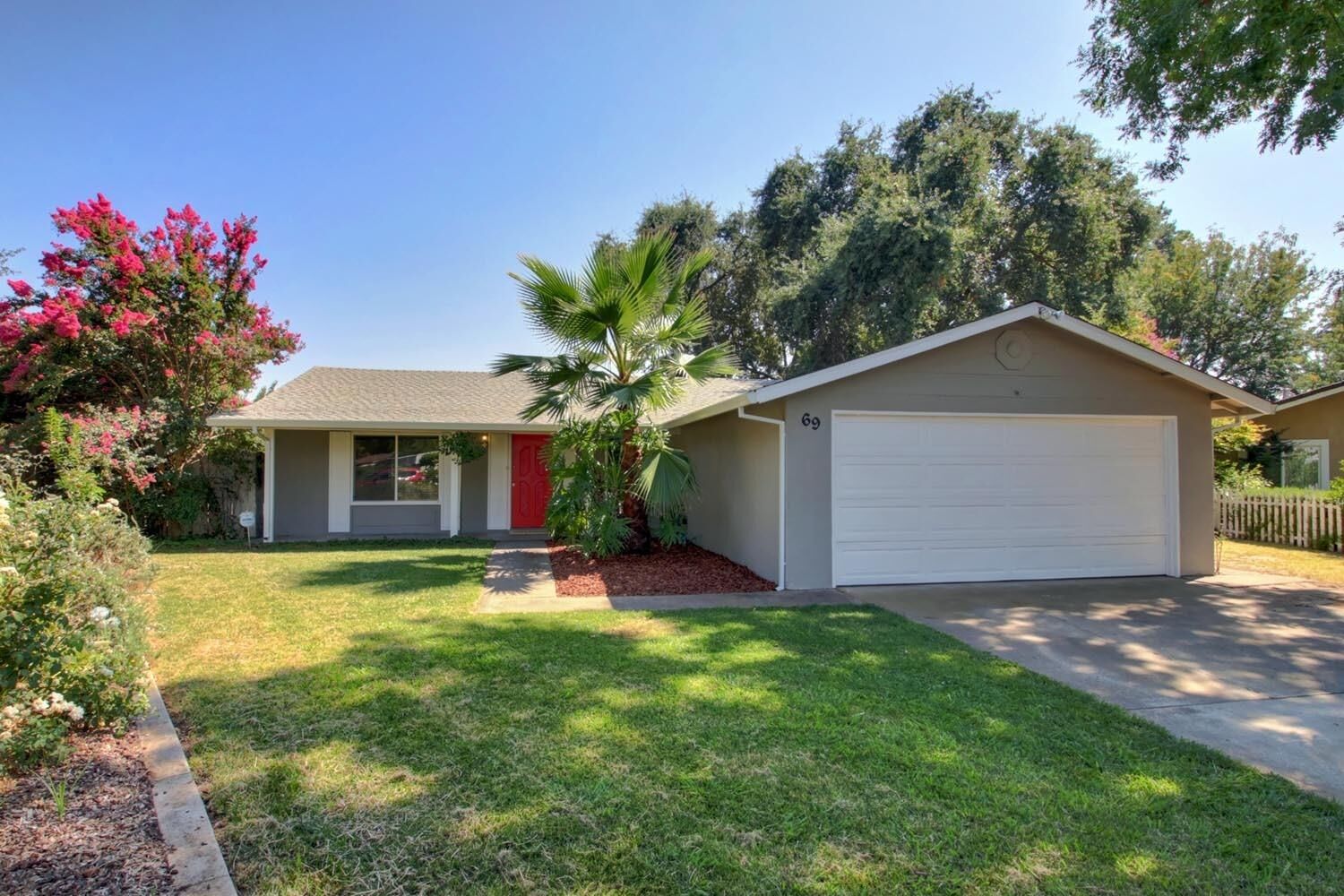 Property Photo:  69 Mossglen Circle  CA 95826 