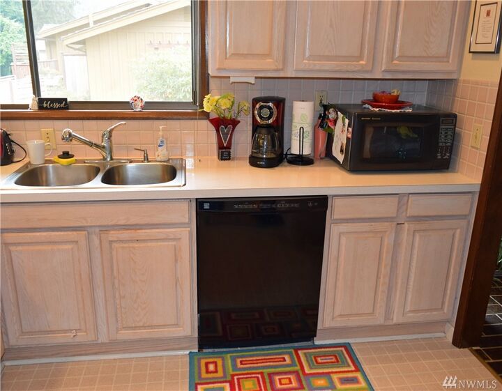 Property Photo: 1811 Graves Ave WA 98520