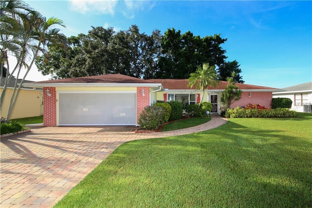 Property Photo: 5311 18th Avenue Drive W FL 34209