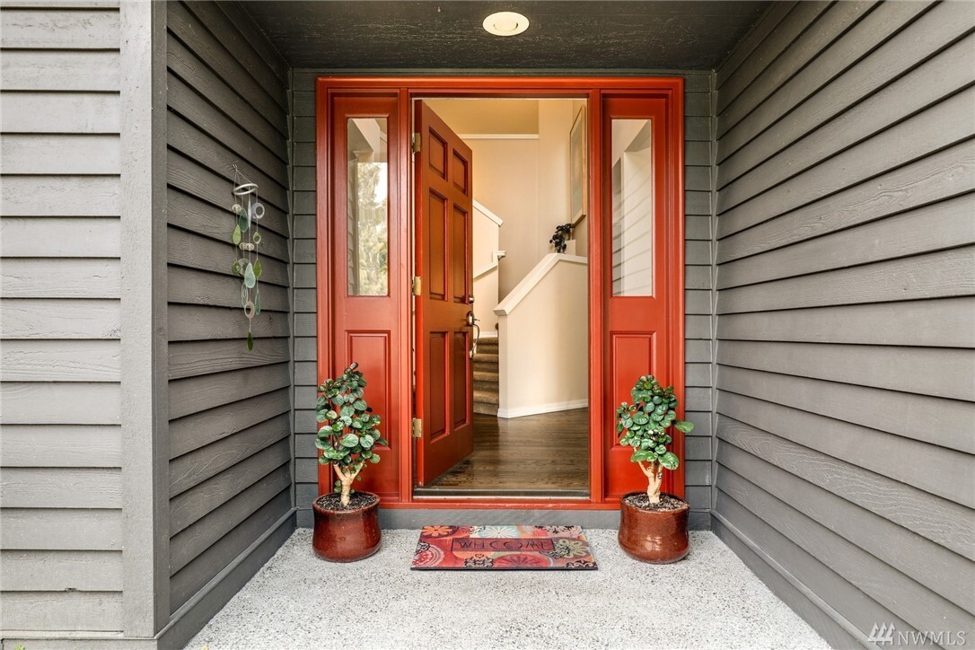 Property Photo: 24607 SE 46th St WA 98029