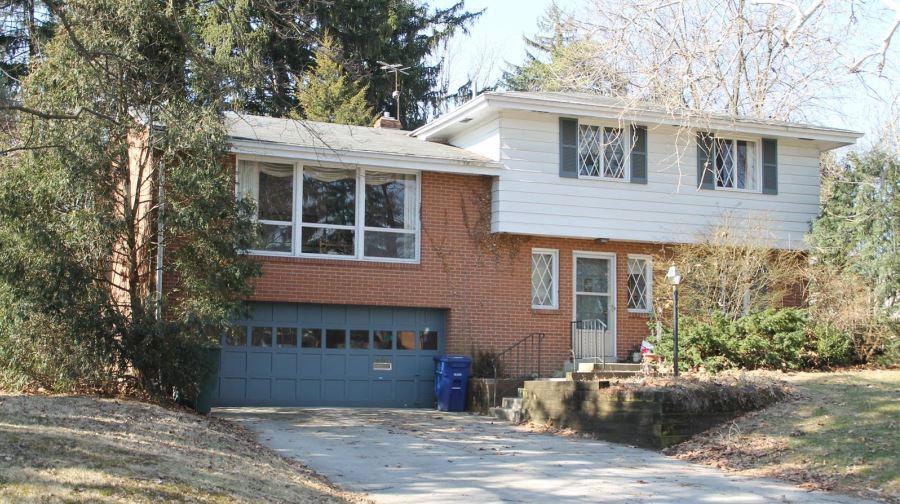 Property Photo: 945 Kendale S Road OH 43220