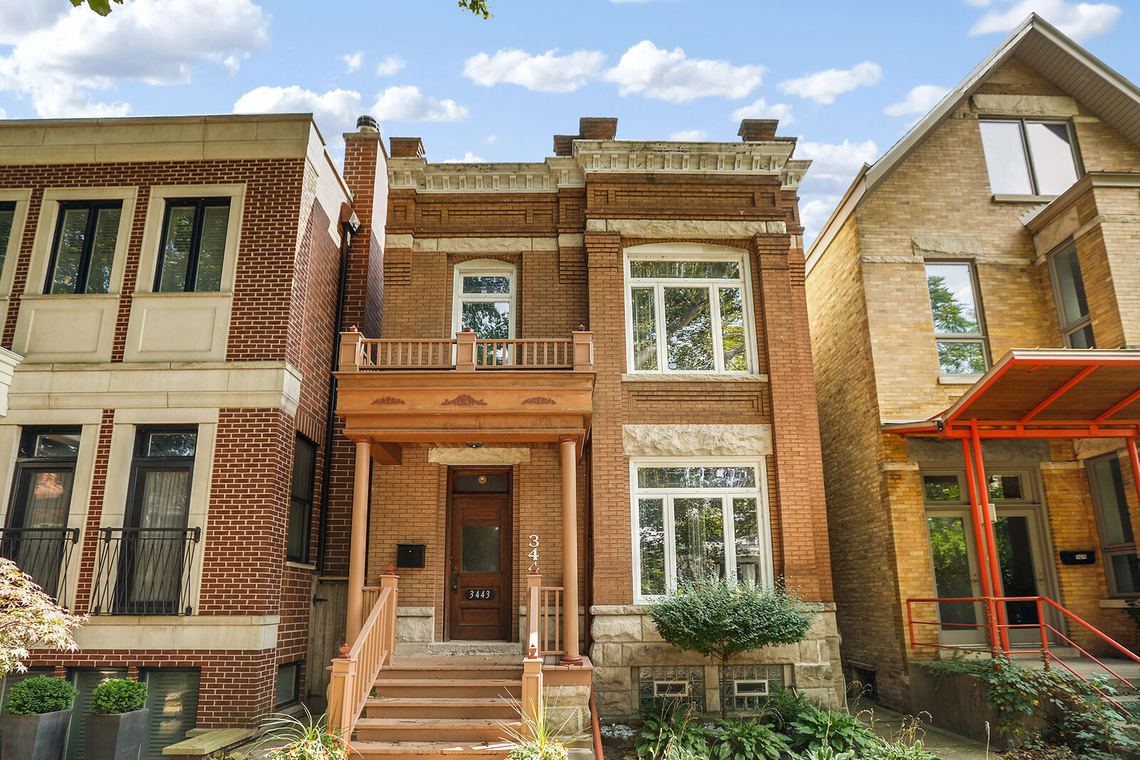 Property Photo:  3443 N Marshfield Avenue  IL 60657 