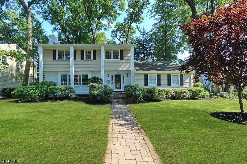 Property Photo:  204 Twin Oaks Ter  NJ 07090 