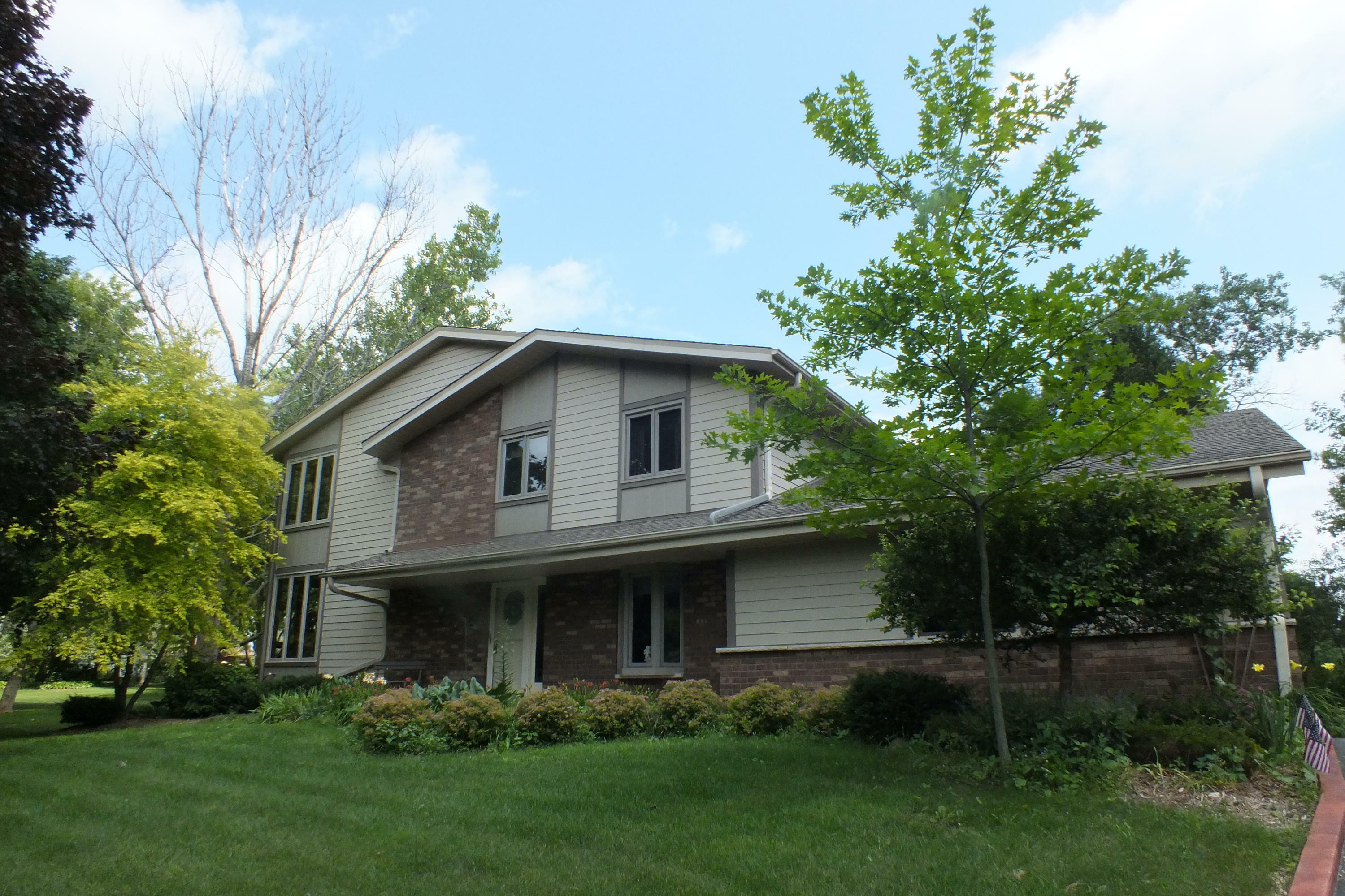 Property Photo: 21575 W Rainbow Dr WI 53146
