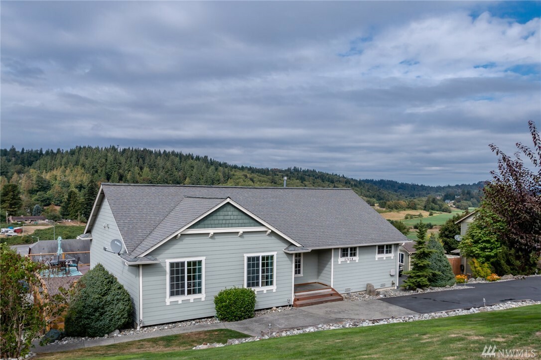 Property Photo:  17014 Trout Dr  WA 98274 